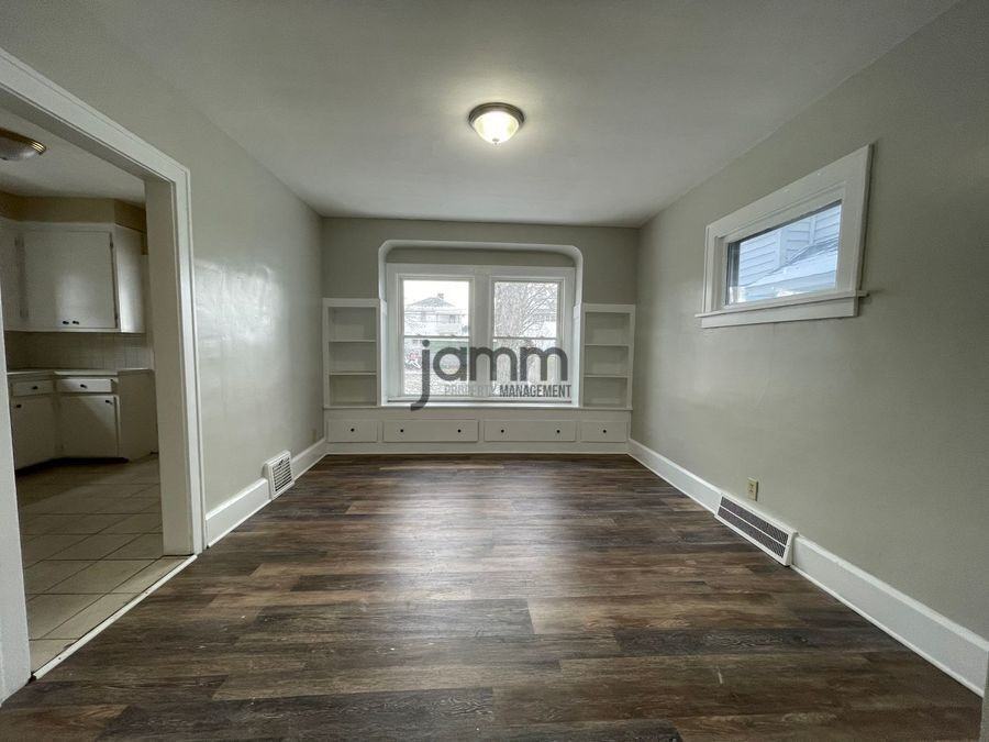 5233 Anthony St - Photo 4 of 24