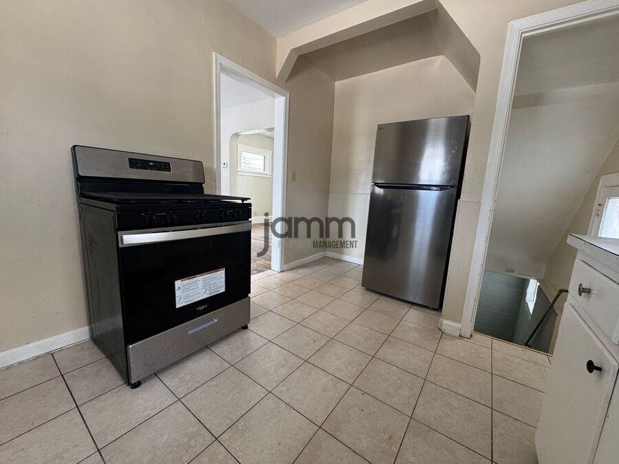 5233 Anthony St - Photo 7 of 24