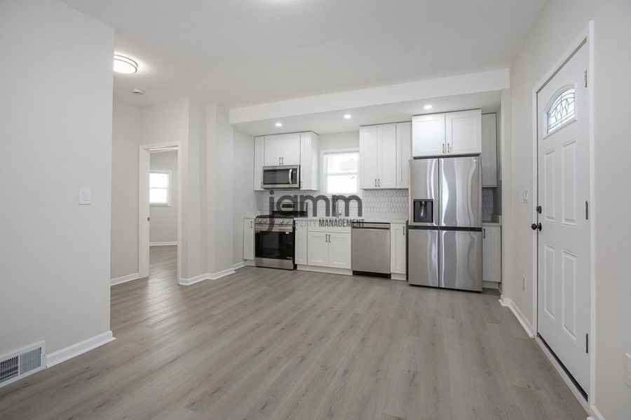 4911 Tillman Ave Frnt - Photo 4 of 17