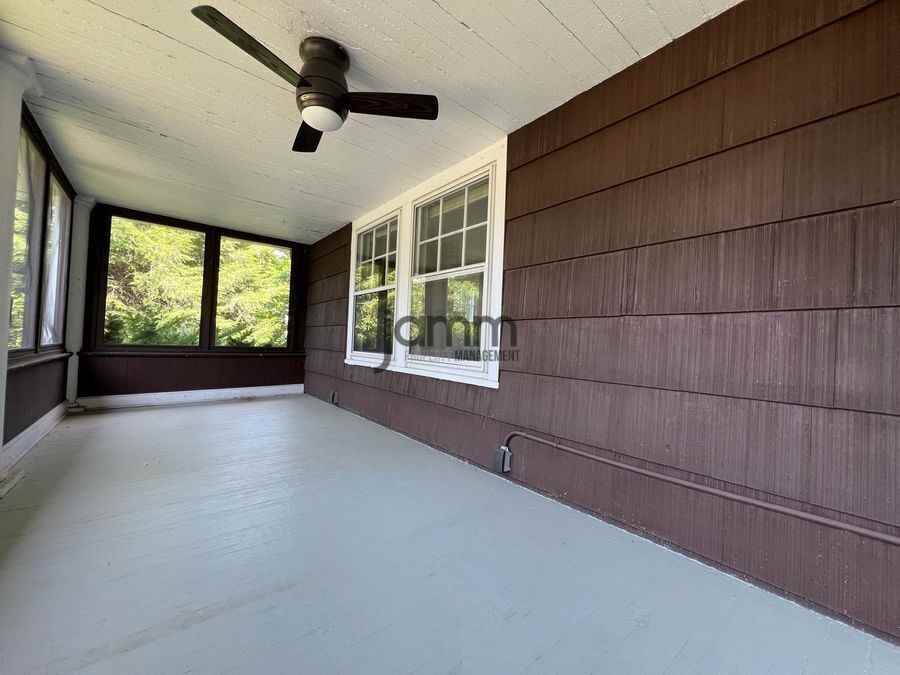 2425 Demington Dr - Photo 3 of 33