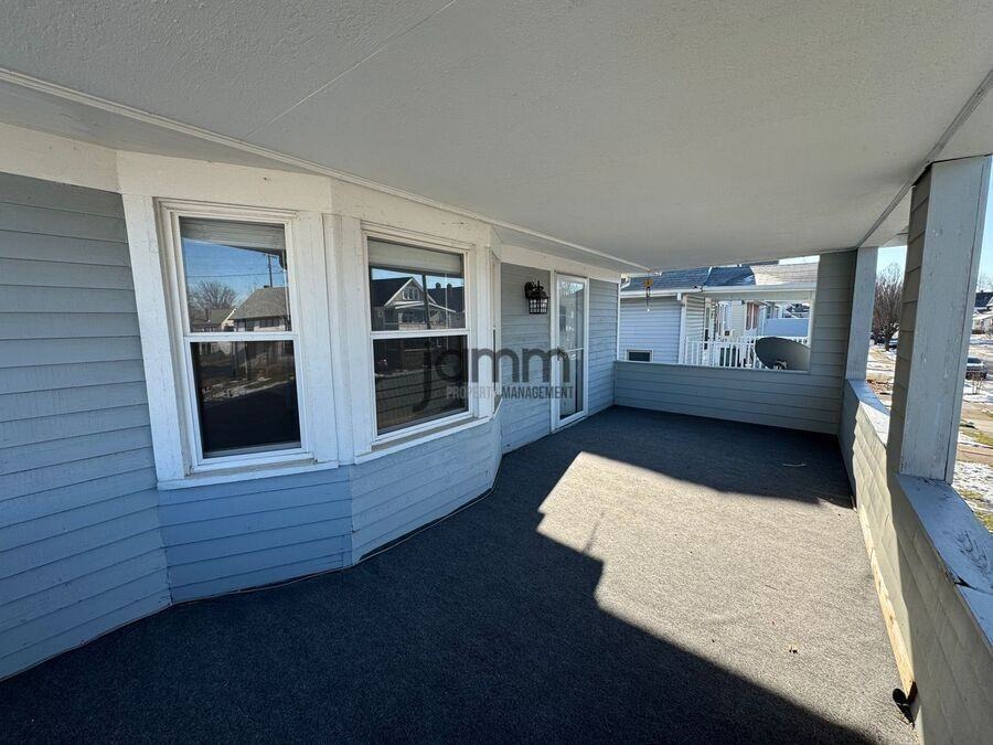 2121 Wyandotte Ave - Photo 4 of 23