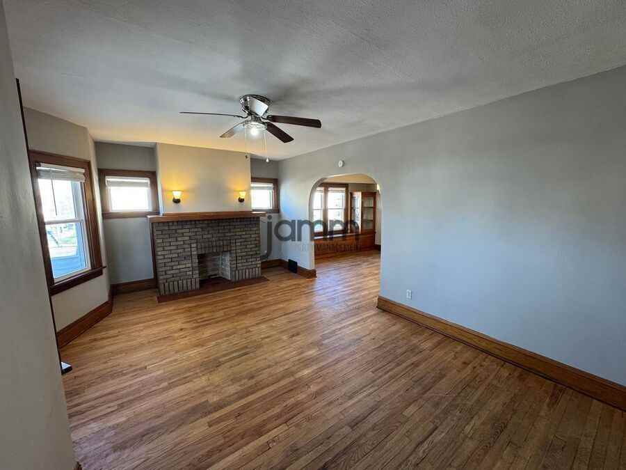 2121 Wyandotte Ave - Photo 6 of 23