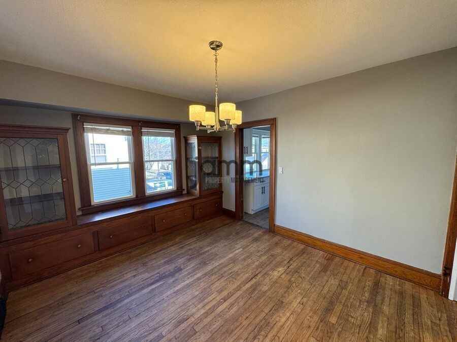 2121 Wyandotte Ave - Photo 6 of 23