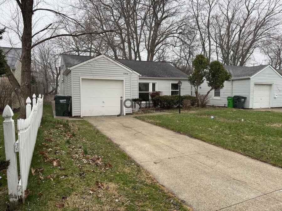 1386 Eastwood Ave - Photo 3 of 33