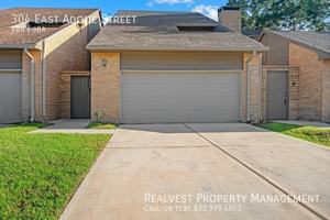 featured image of 304 E Adoue St