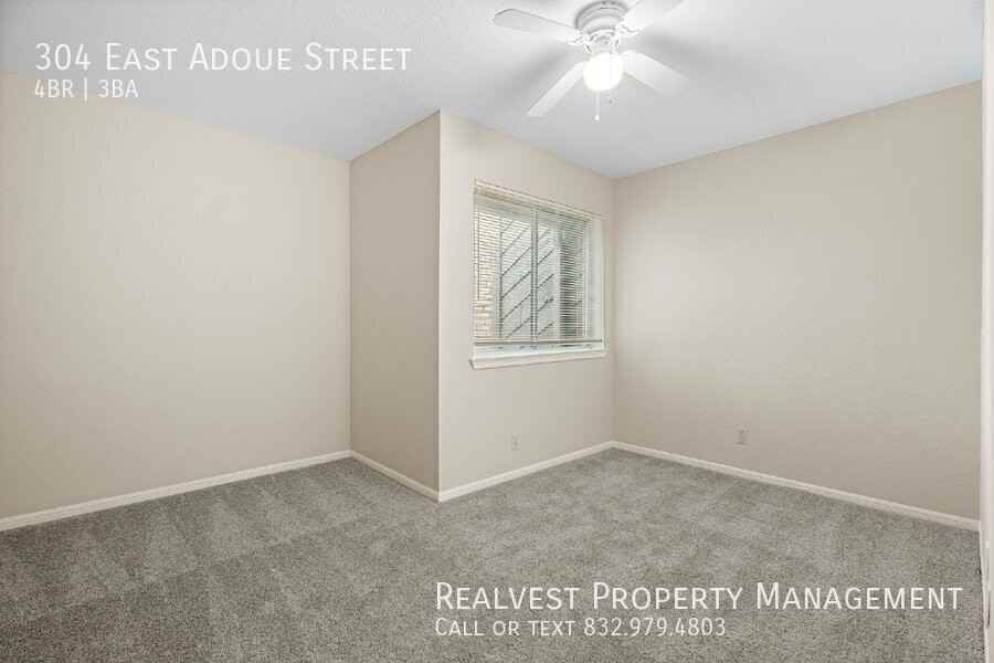 304 E Adoue St - Photo 4 of 12