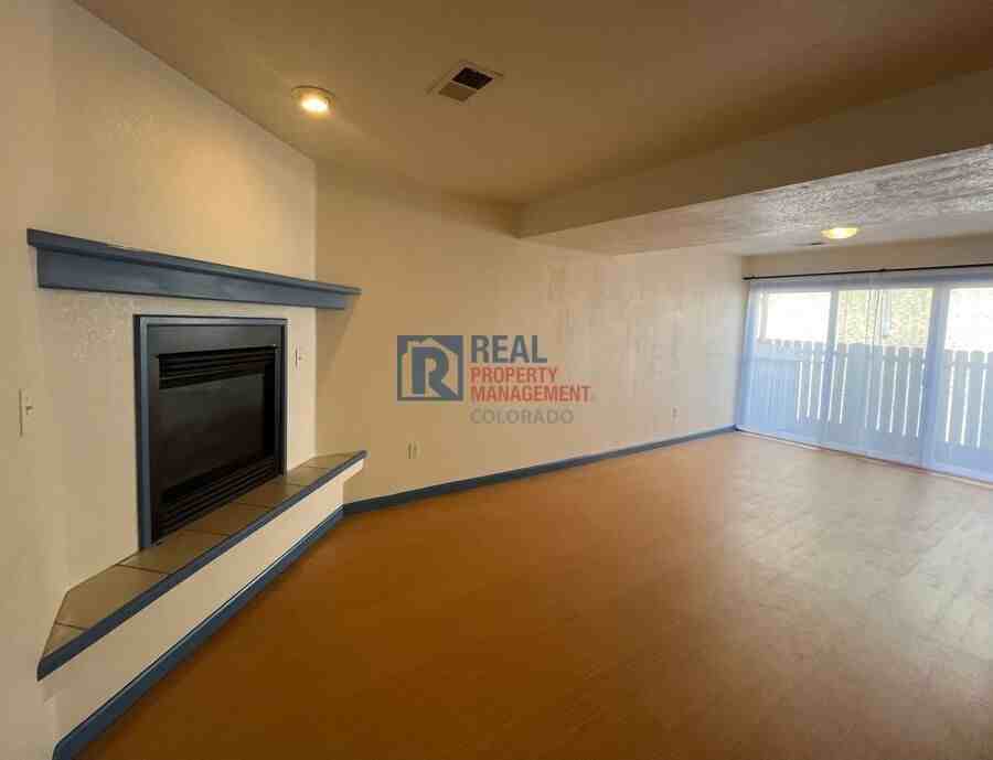 911 Tulip St #B - Photo 3 of 18