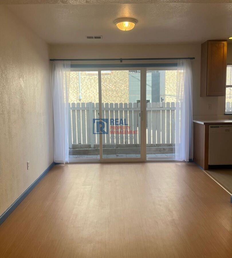 911 Tulip St #B - Photo 7 of 18