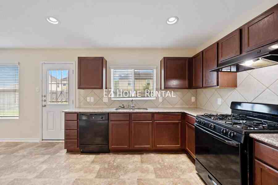 1026 Carolina Wren Cir - Photo 5 of 23