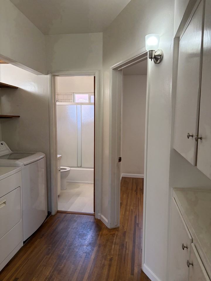 1245 Peach St #B - Photo 3 of 8