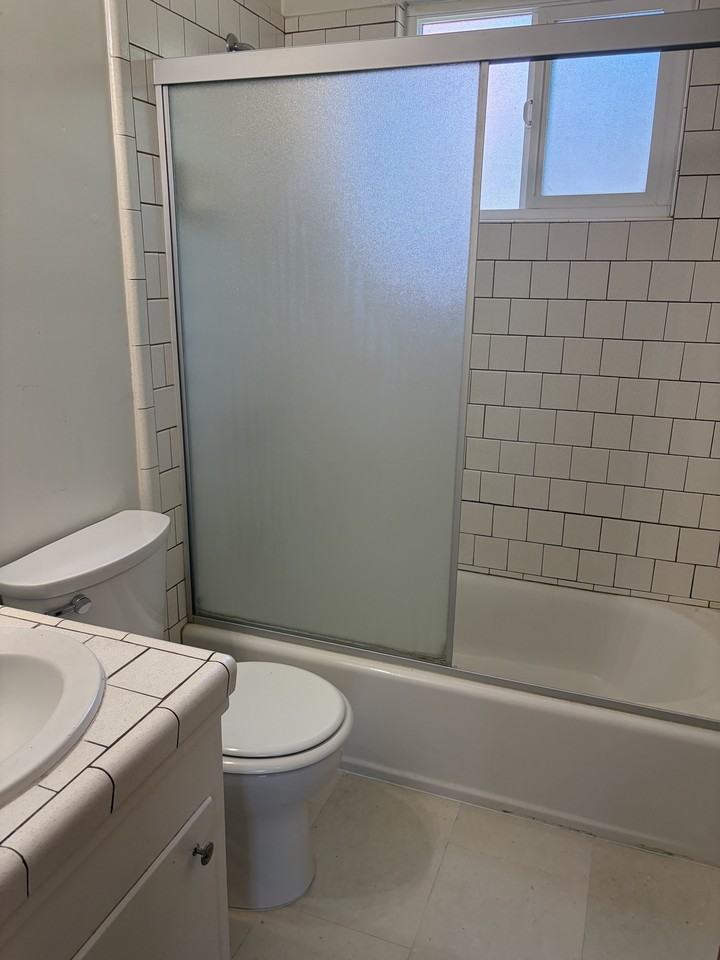 1245 Peach St #B - Photo 4 of 8