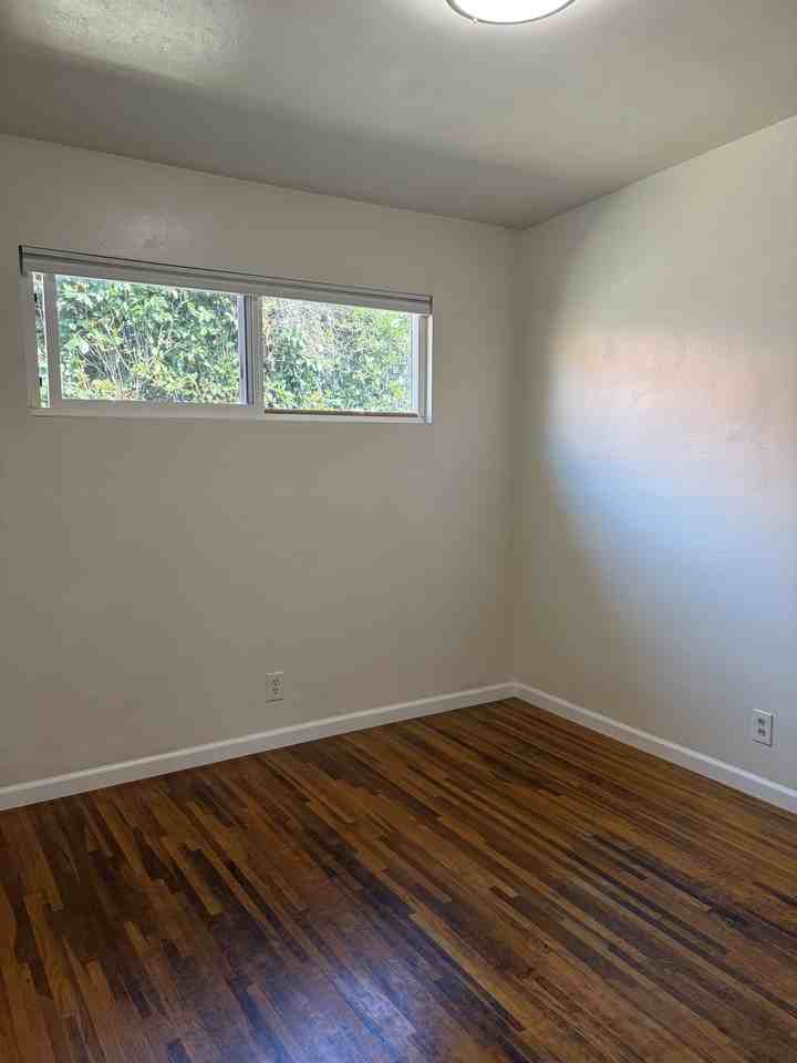 1245 Peach St #B - Photo 5 of 8