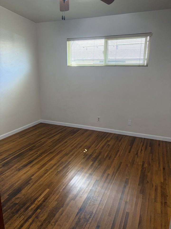 1245 Peach St #B - Photo 6 of 8