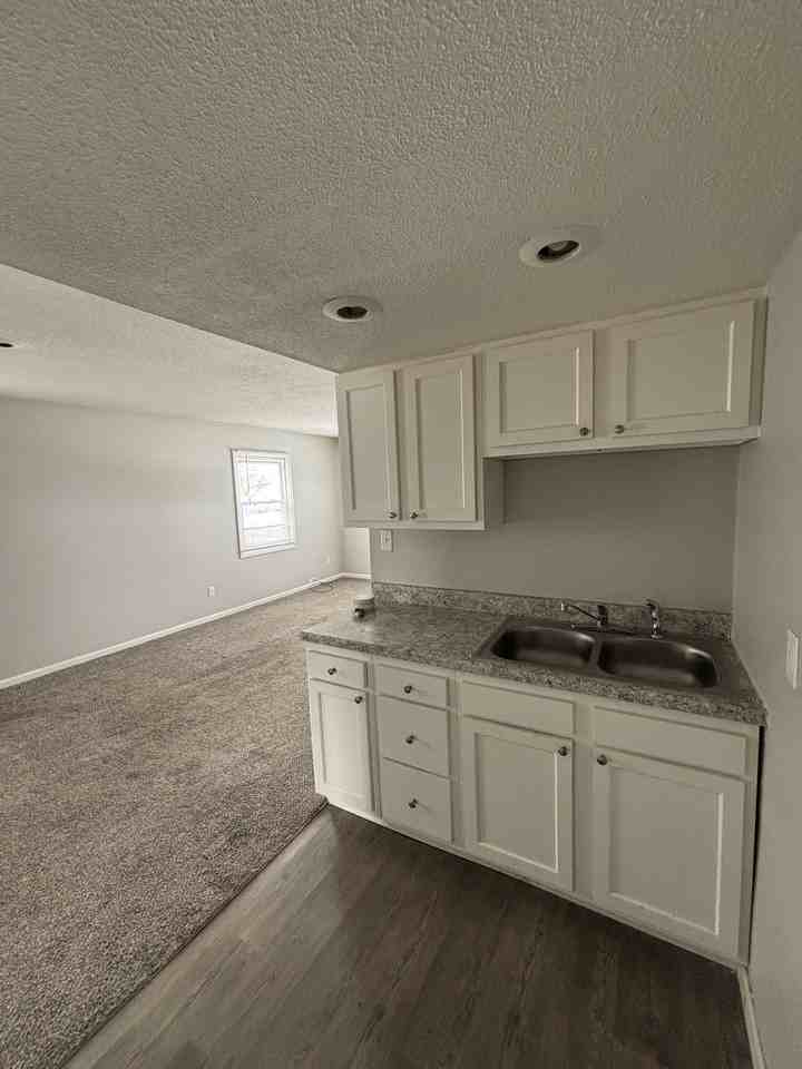 703 E 12th St #G - Photo 3 of 13