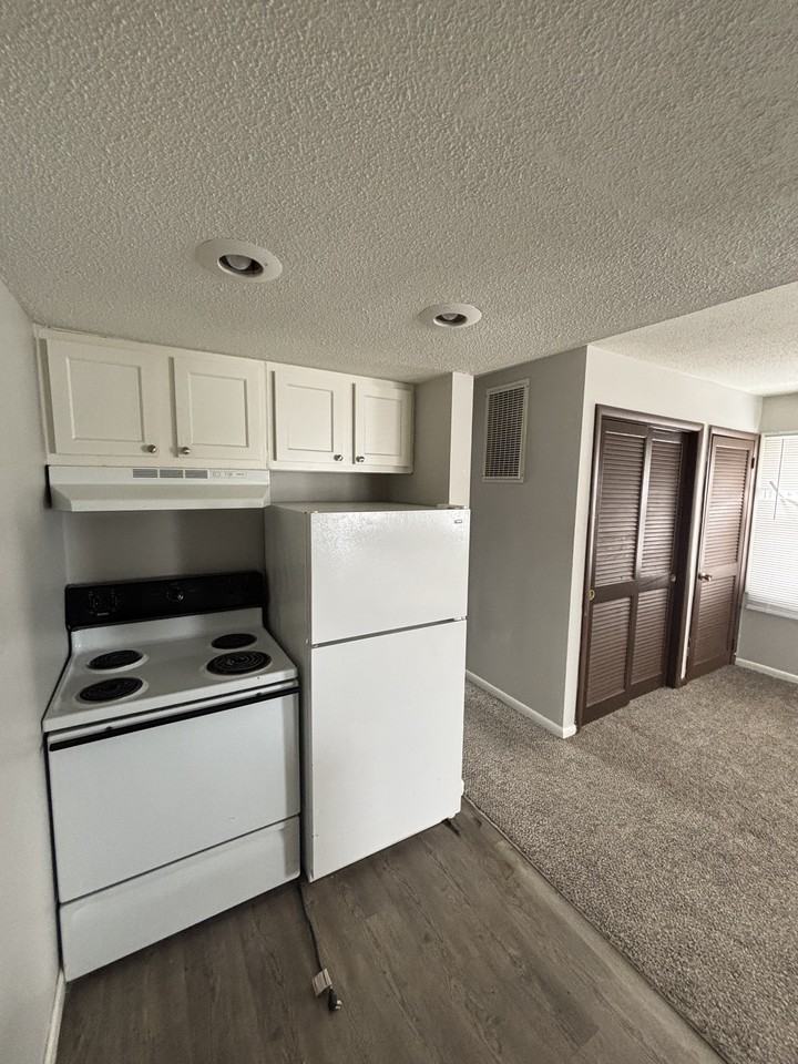 703 E 12th St #G - Photo 5 of 13