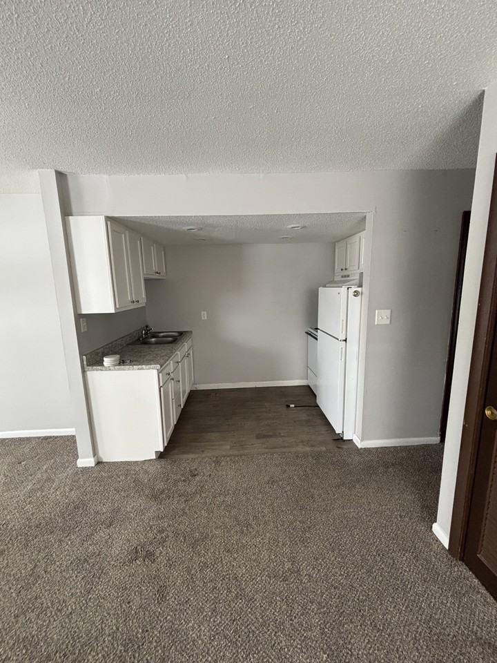 703 E 12th St #G - Photo 6 of 13