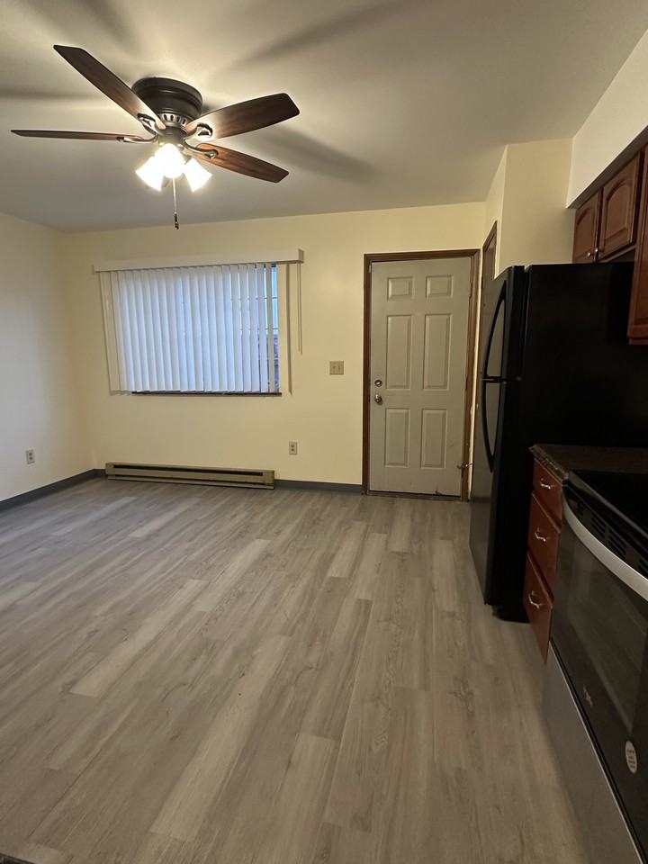 Meriden Rd #33 - Photo 2 of 11