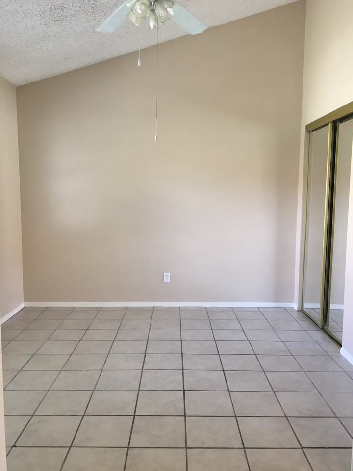 8914 W Loma Ln #8914 - Photo 4 of 13