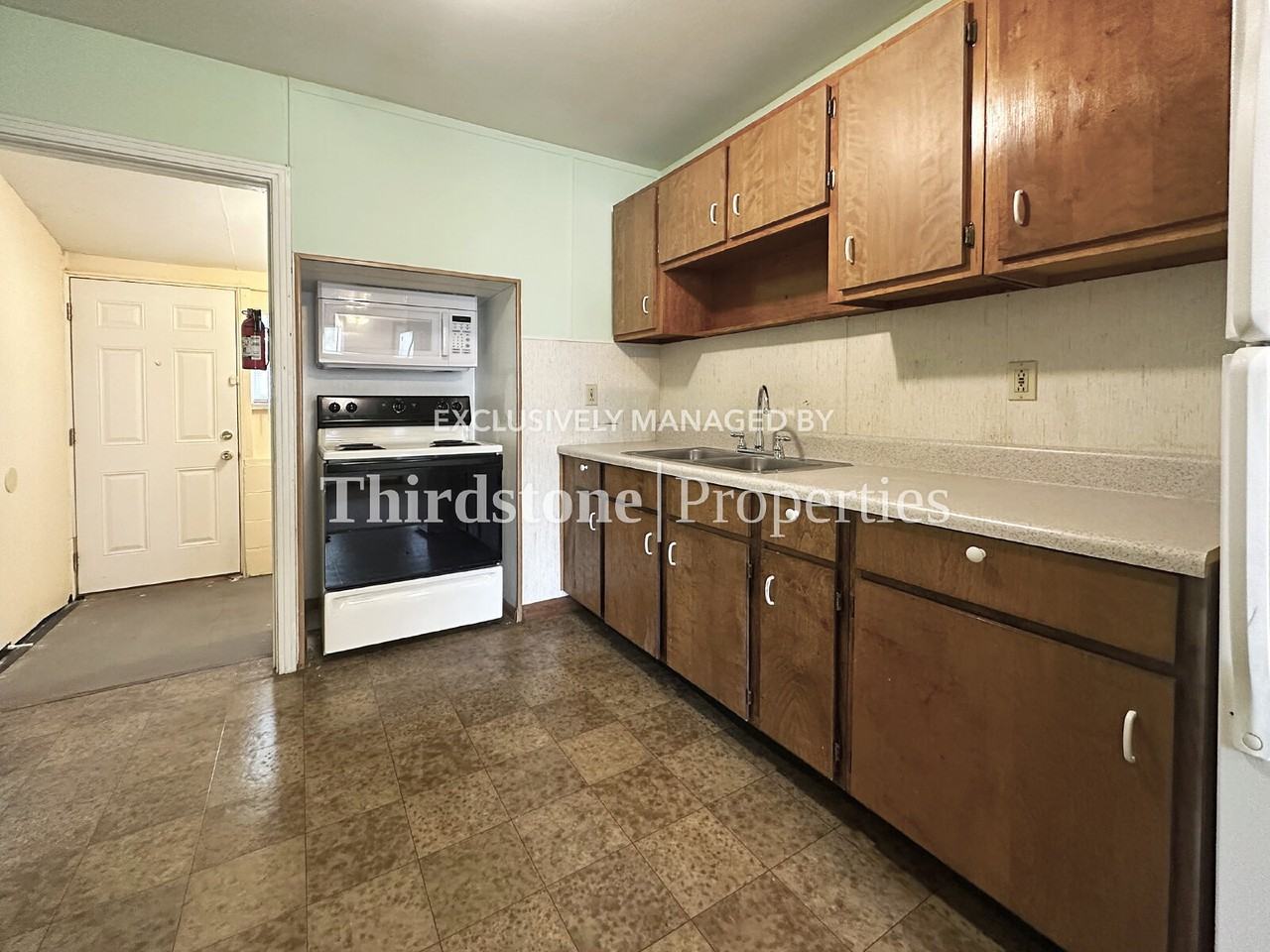 1727 Lindsey Rd - Photo 4 of 19