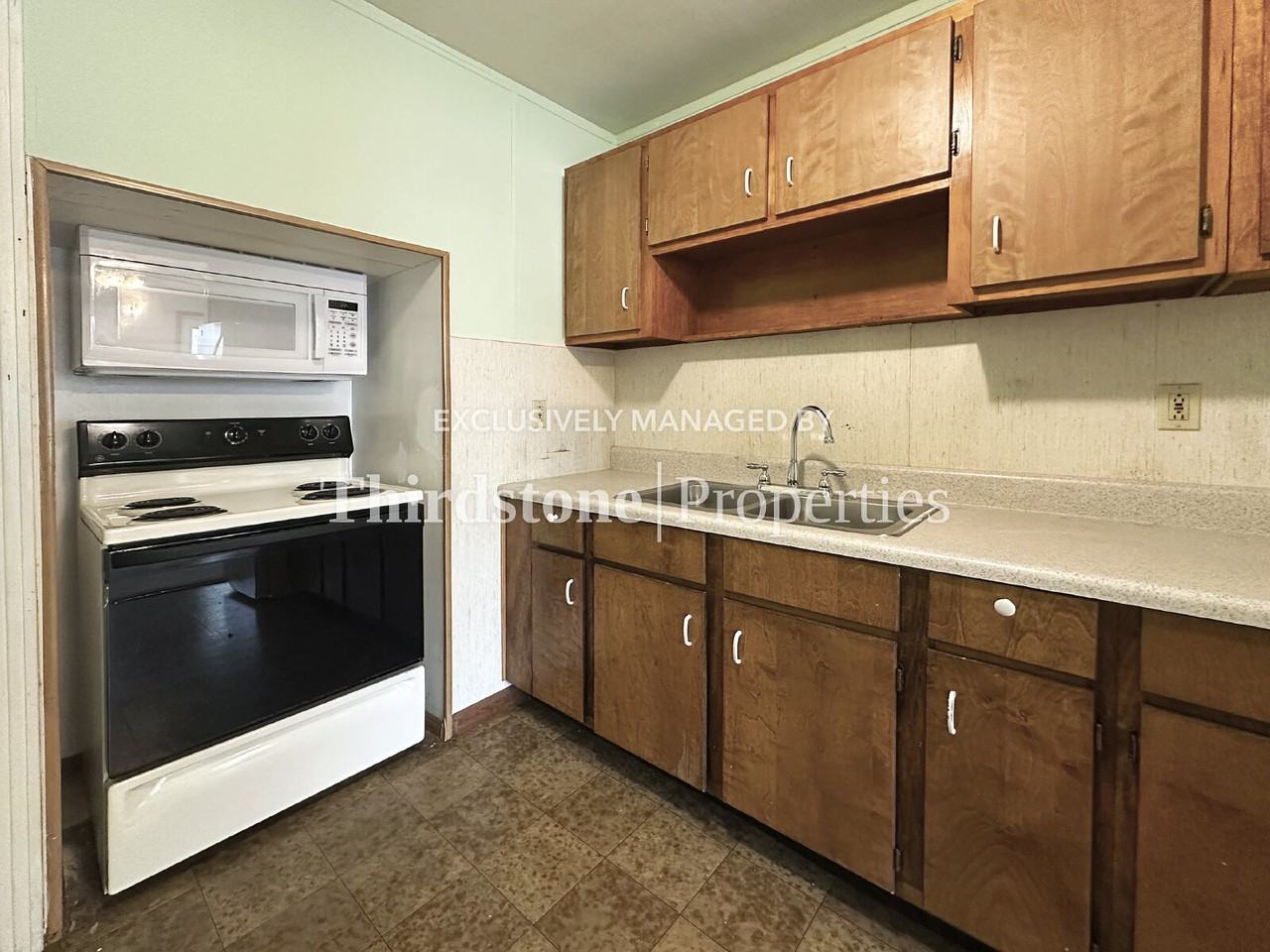 1727 Lindsey Rd - Photo 5 of 19