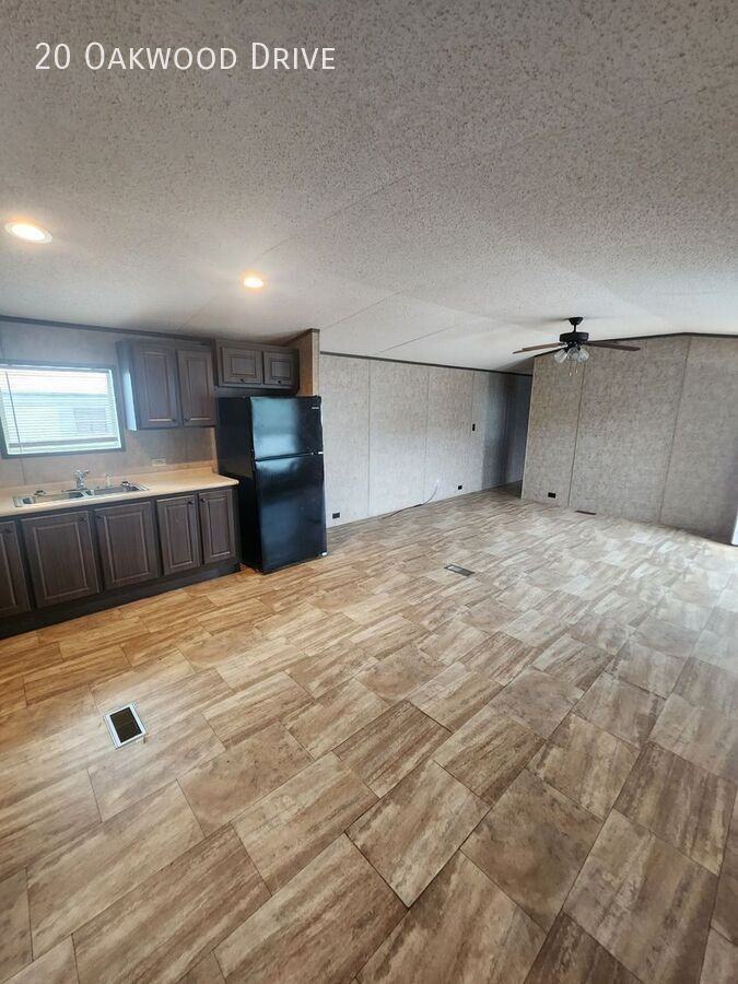 20 Oakwood Dr - Photo 2 of 5