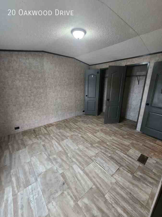 20 Oakwood Dr - Photo 3 of 5