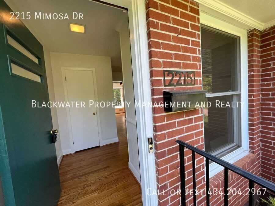 2215 Mimosa Dr - Photo 3 of 33