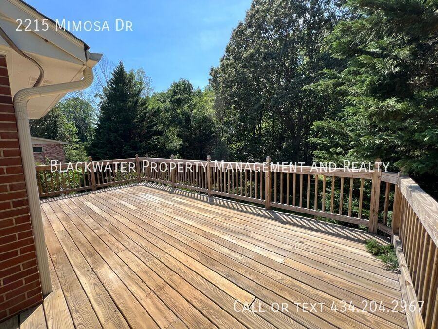2215 Mimosa Dr - Photo 5 of 33
