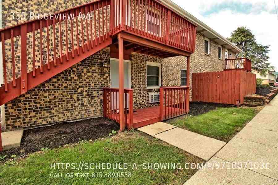 335 Ridgeview Ave - Photo 3 of 21