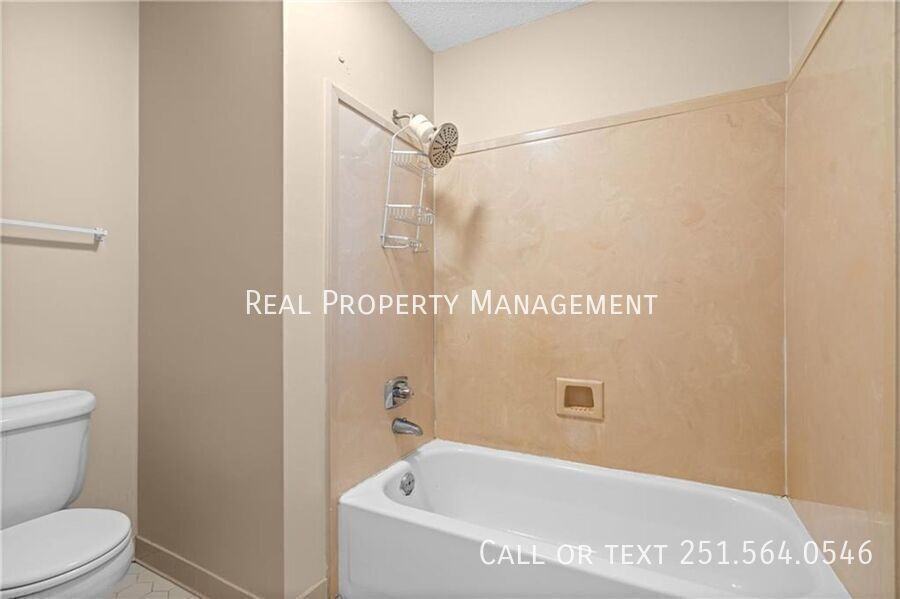 2004 Pine Needle Dr E - Photo 4 of 14