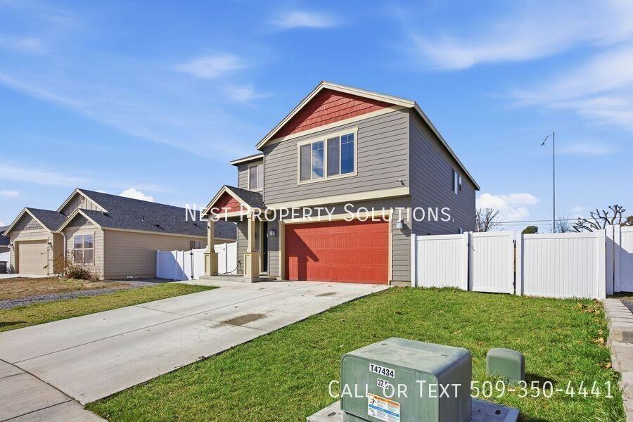 1111 Hilltop Ave Ne - Photo 3 of 28