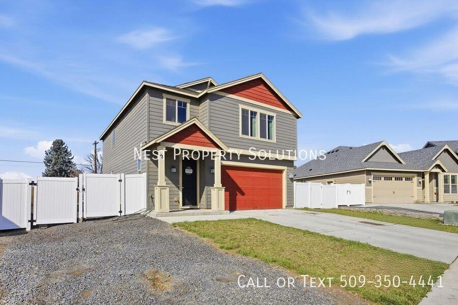 1111 Hilltop Ave Ne - Photo 4 of 28