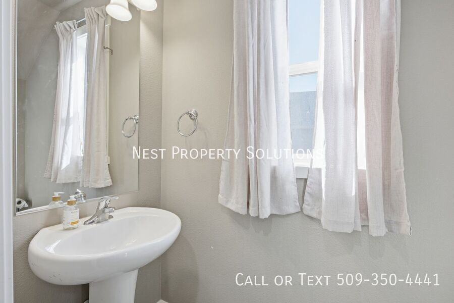 1111 Hilltop Ave Ne - Photo 6 of 28