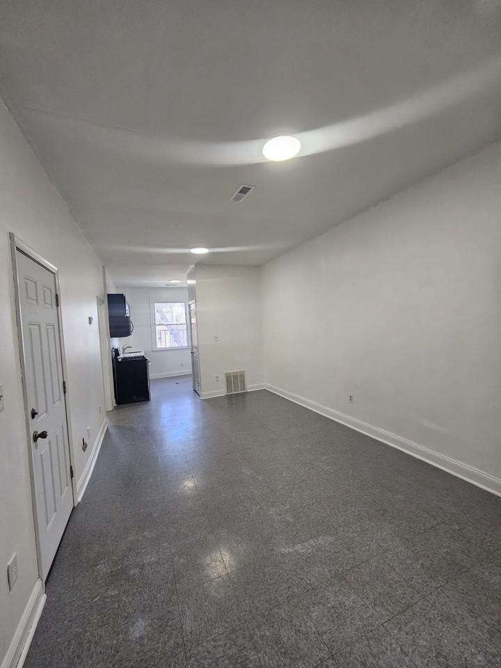 1909 Mcculloh St #2 - Photo 3 of 16