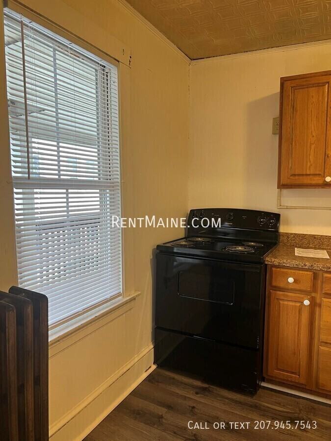 591 Main St #11 - Photo 3 of 12