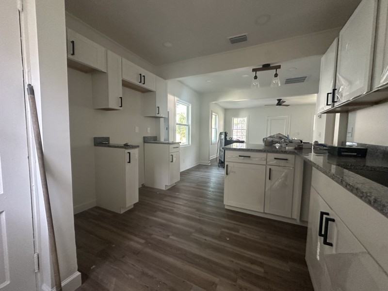 1003 Young St - Photo 2 of 27