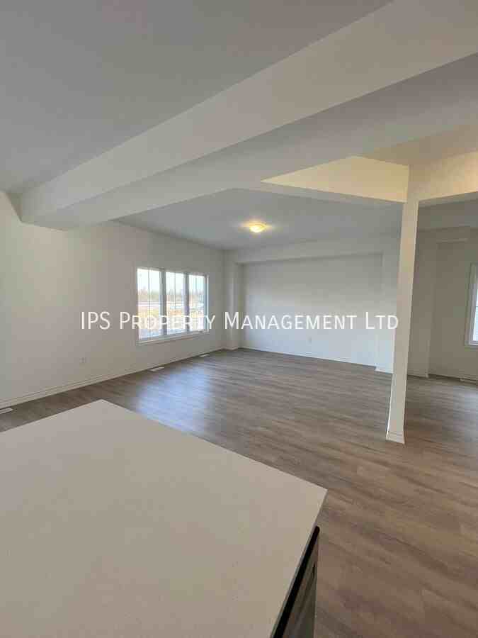 47 Bradden Cres - Photo 3 of 14