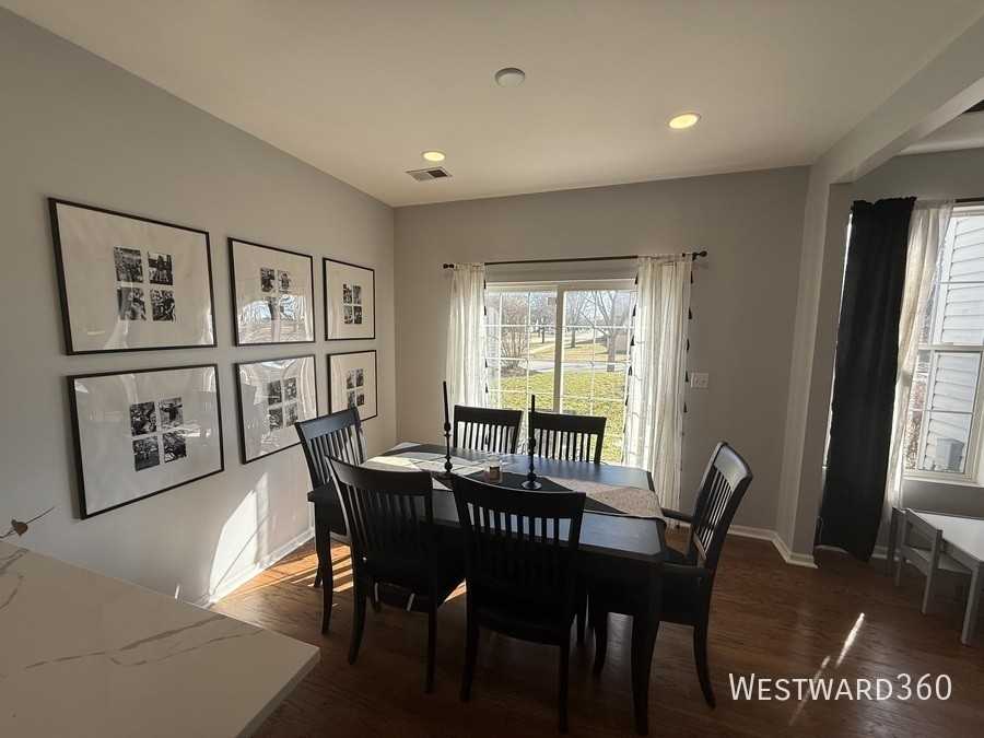 610 Lakeridge Ct - Photo 4 of 22