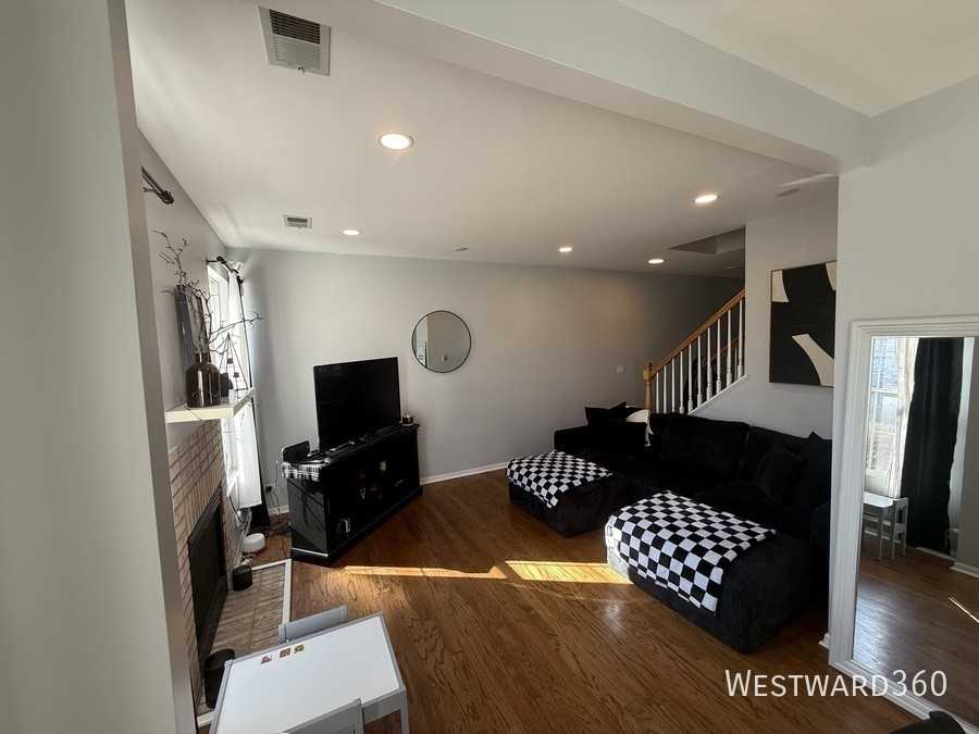 610 Lakeridge Ct - Photo 7 of 22