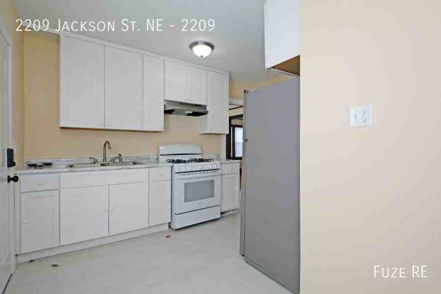 2209 Jackson St Ne #2209 - Photo 6 of 18