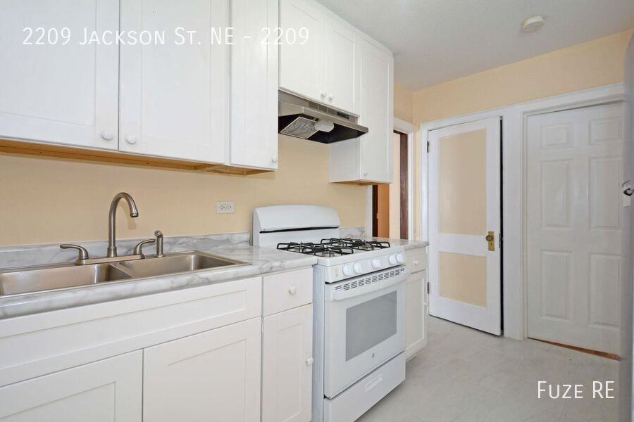 2209 Jackson St Ne #2209 - Photo 7 of 18