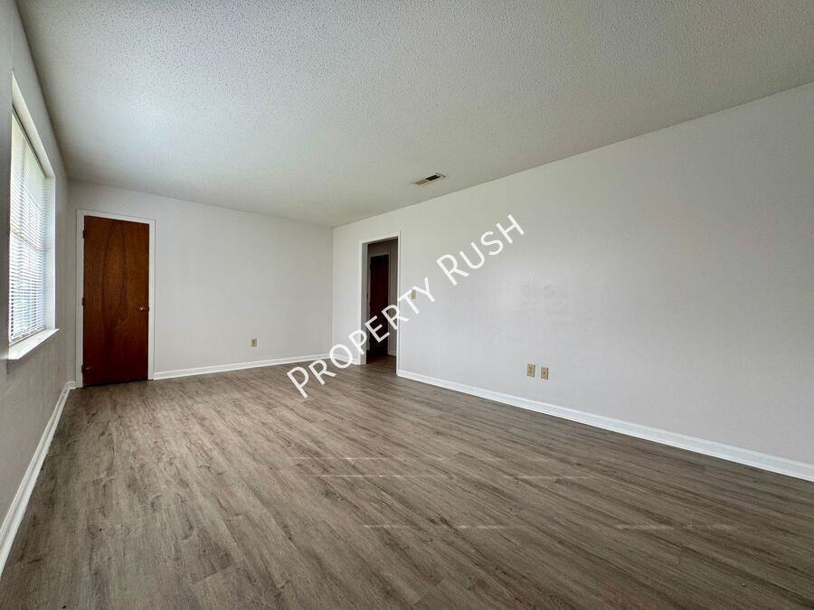 5009 Marylin Ln #B - Photo 4 of 19