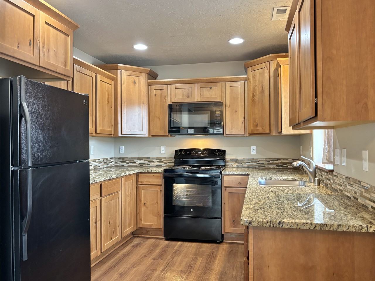 8811 N Elm St - Photo 5 of 18