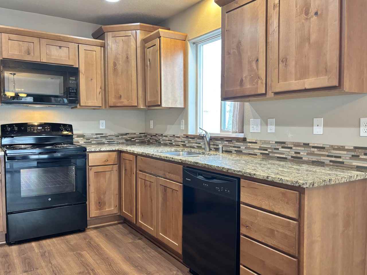 8811 N Elm St - Photo 6 of 18