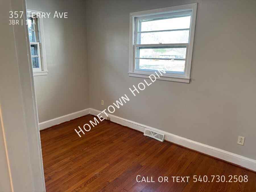 357 Terry Ave - Photo 4 of 7