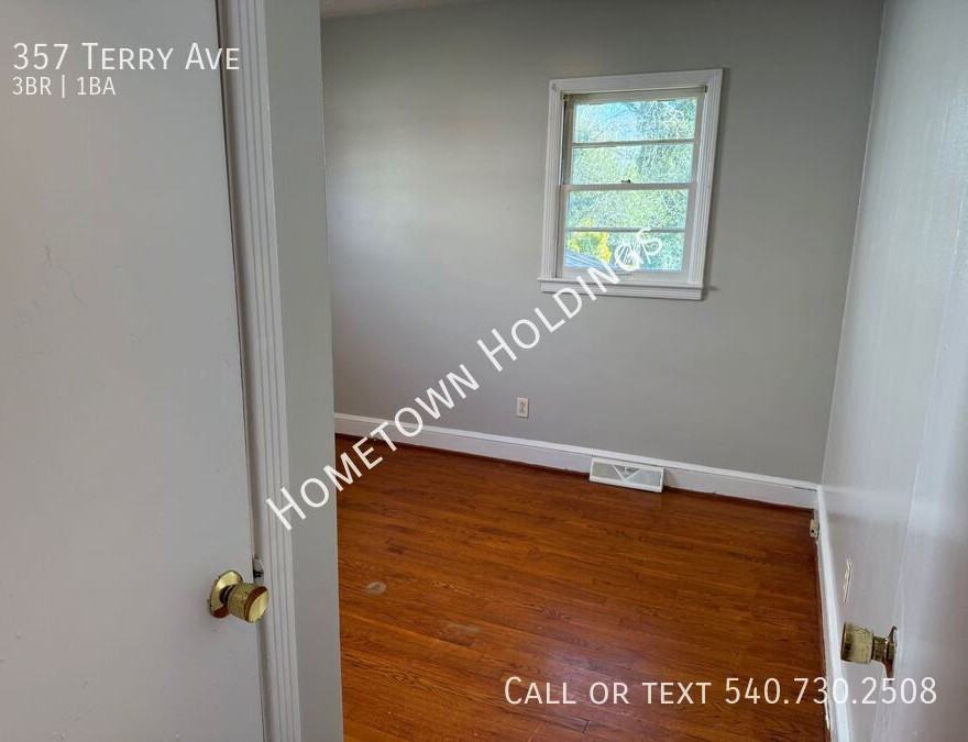 357 Terry Ave - Photo 5 of 7