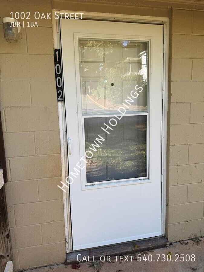 1002 Oak St - Photo 2 of 8