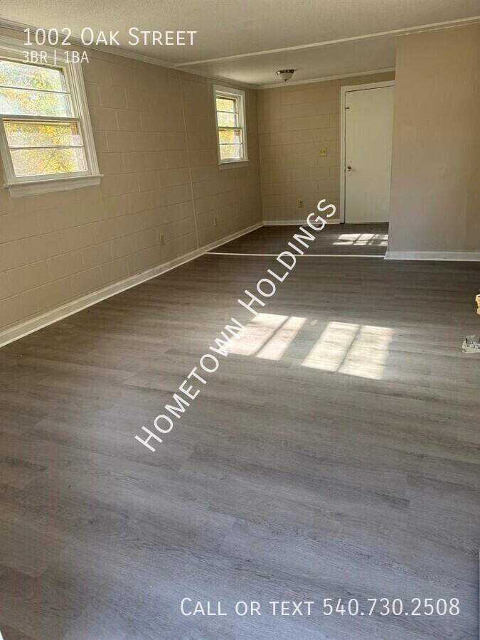 1002 Oak St - Photo 3 of 8