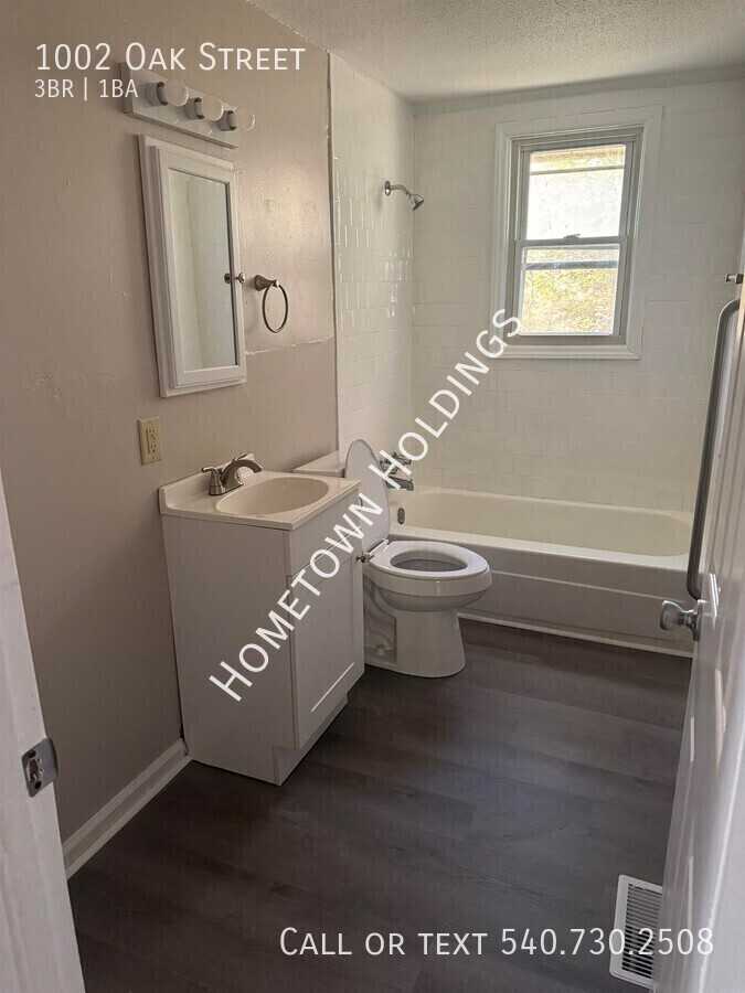 1002 Oak St - Photo 5 of 8