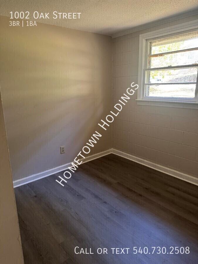 1002 Oak St - Photo 7 of 8